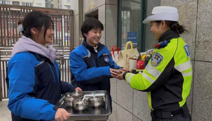 8b2d3984da49466a08a22586652d561e